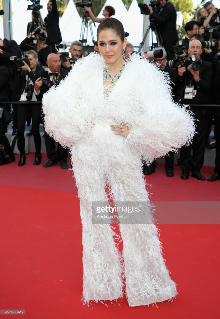 Chùm ảnh: Những trang phục kì lạ và độc đáo nhất LHP Cannes 2018 Chùm ảnh: Những trang phục kì lạ và độc đáo nhất LHP Cannes 2018